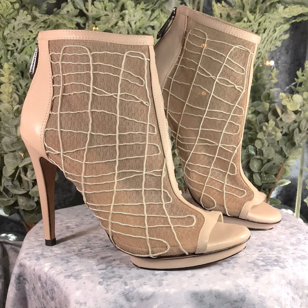 🌟BCBG Max Azria Gamma Dress 7.5M (EUR37.5) Soy Chai 4.5” Heels, 100% Leather🌟